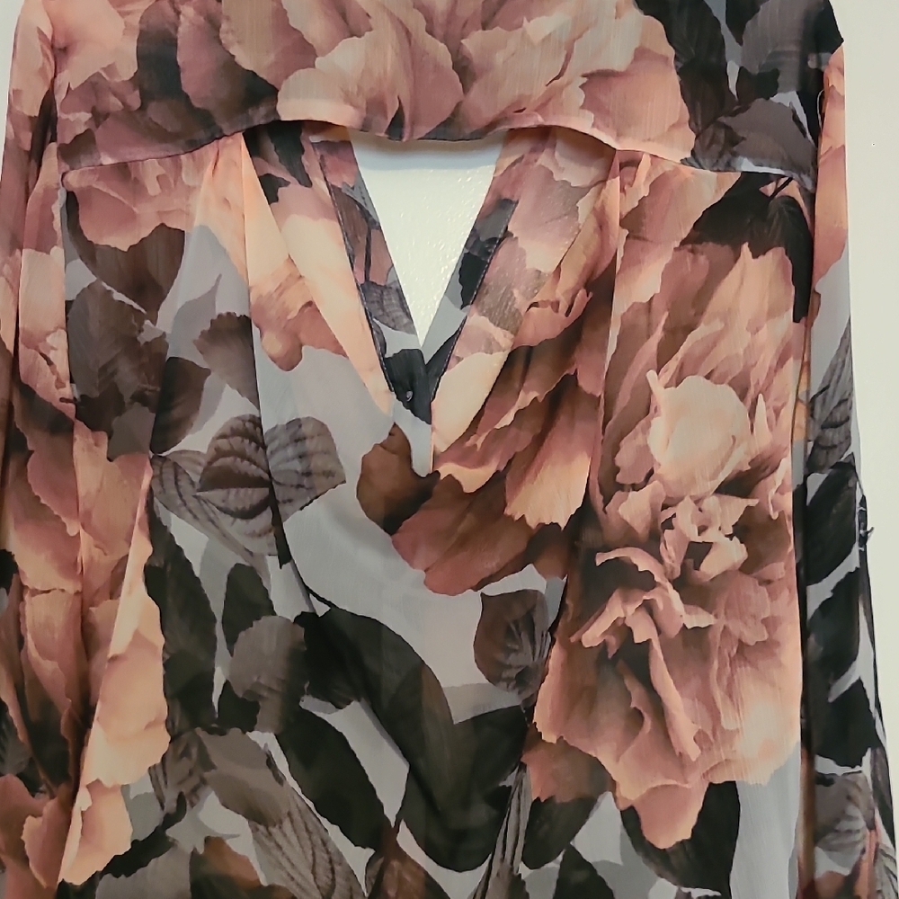 Floral Women's Top - Picture 3 of 3